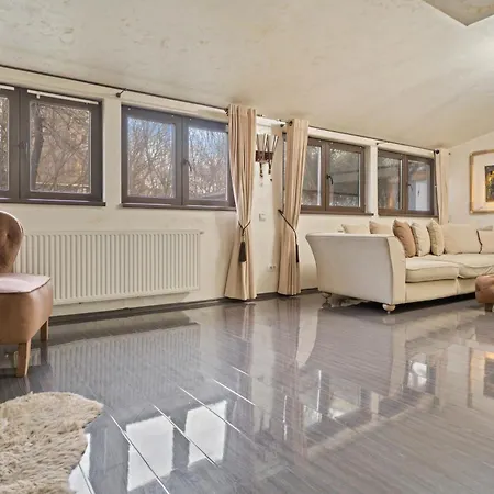 Classic Luxury At Mall Apartmán *