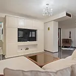 Classic Luxury At Mall Apartment Bucharest