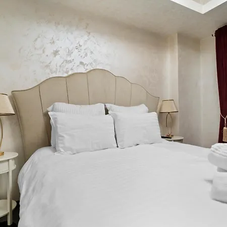 Classic Luxury At Mall Daire