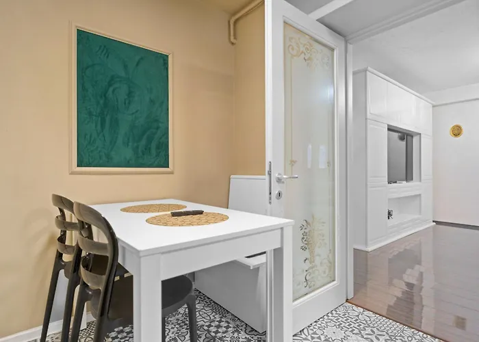 Classic Luxury At Mall * بوخارست