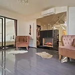 アパート Classic Luxury At Mall ブカレスト
